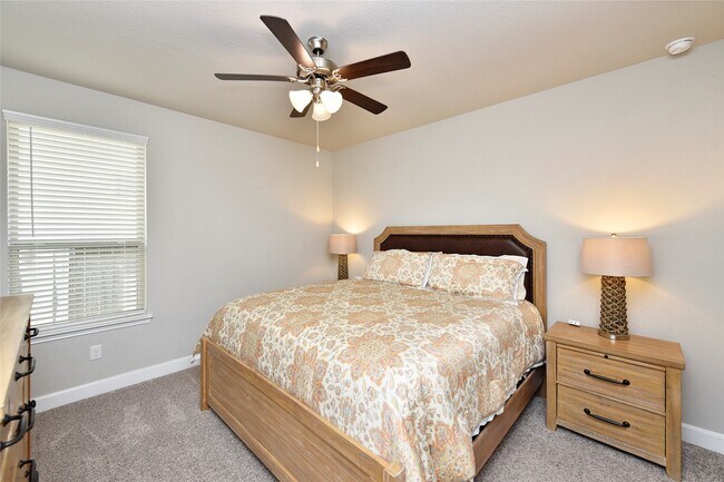 Building Photo - 5835 Euclid Loop