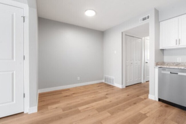 Building Photo - 1646 W 42nd St