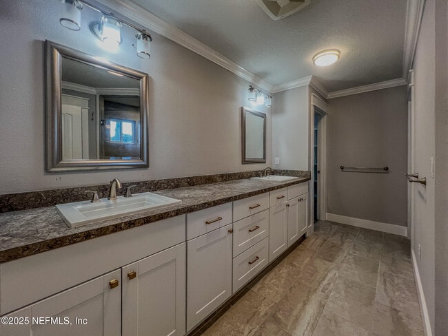 Building Photo - 4325 Appleton Ave