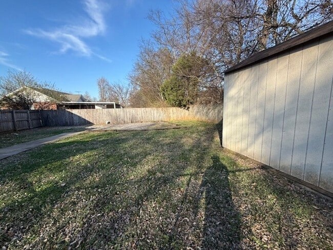 Building Photo - 1118/1120 N. Tennessee Blvd.