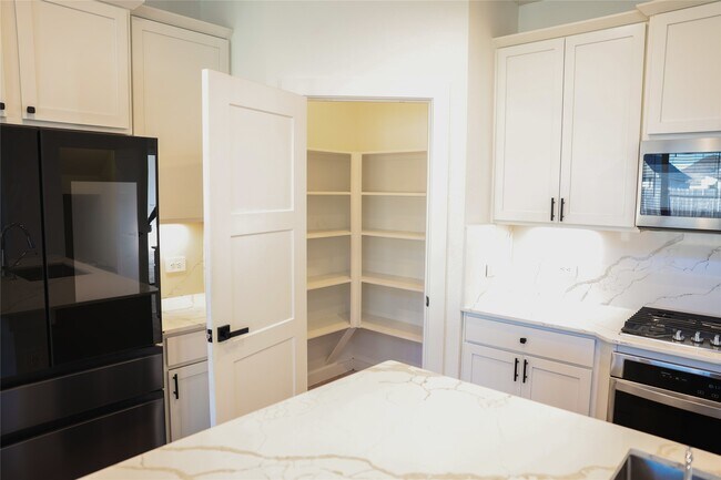 Building Photo - 22502 Petrizzi Ln