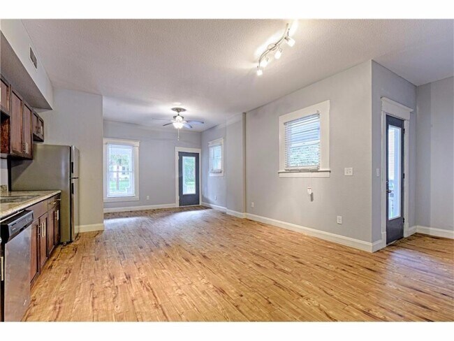 Building Photo - 4318 Junius St