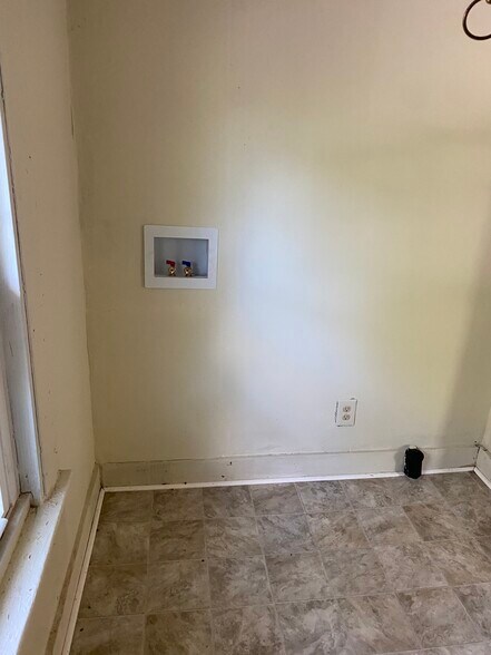 Building Photo - 217 Scott Ave