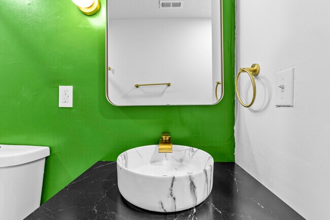 Building Photo - 317 Ross Ave