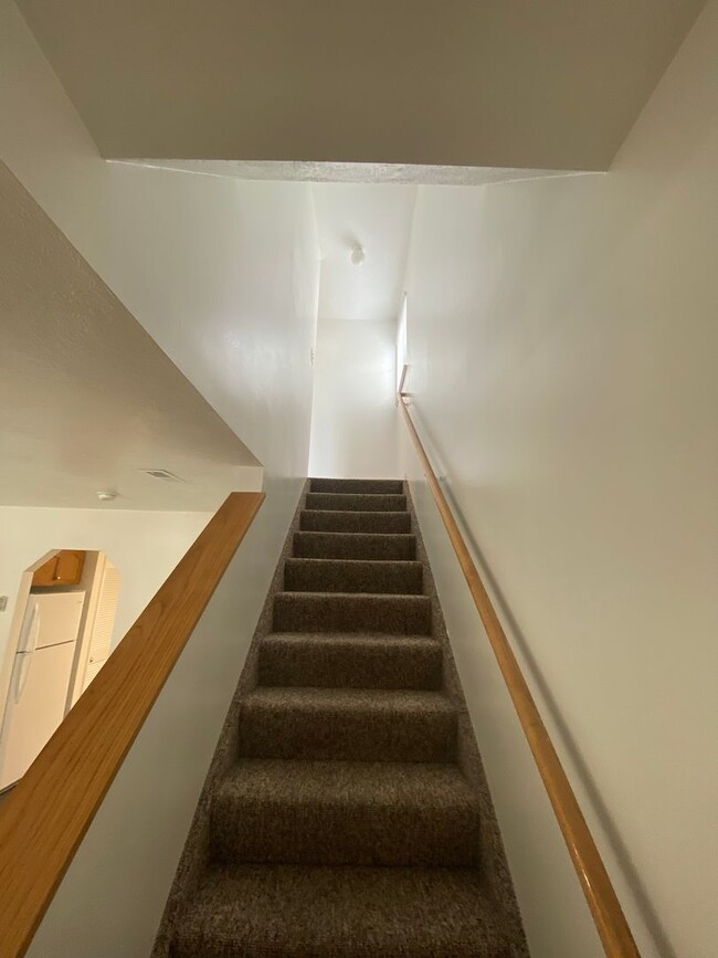 Building Photo - 1556 Talon Dr