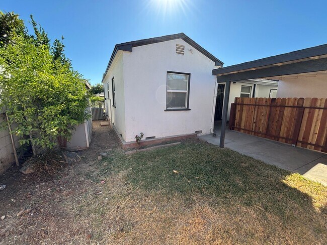 Building Photo - Upgraded 3 bedroom home!