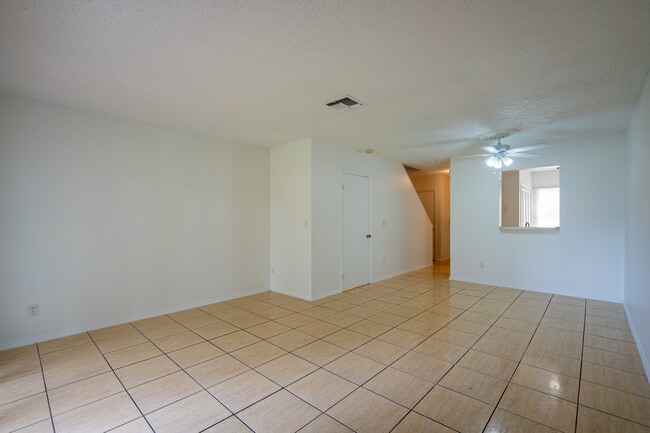 Building Photo - 156 Ivy Ln