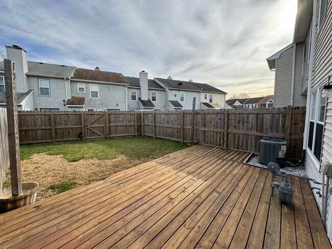 Building Photo - Cozy 3BR Townhome!