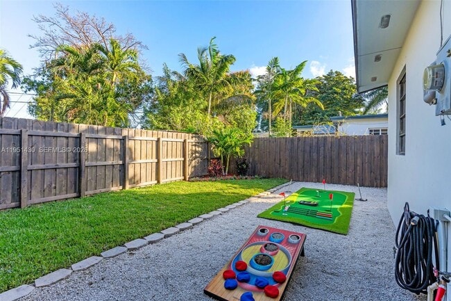 Building Photo - 1075 NE 12th Ave