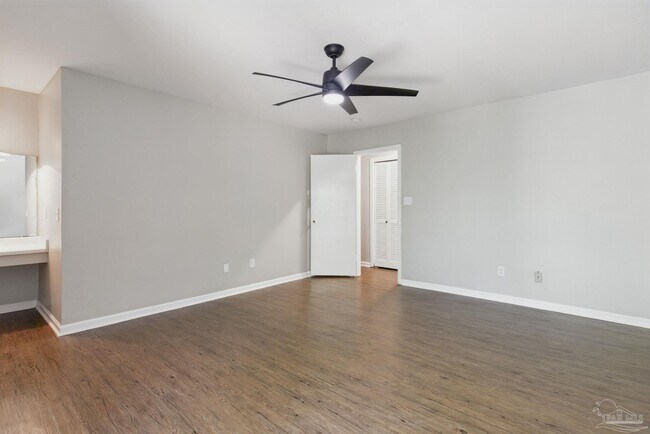 Building Photo - 4741 Huron Dr