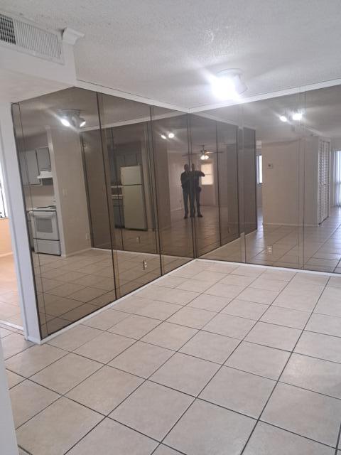 Building Photo - 2671 Riverside Dr