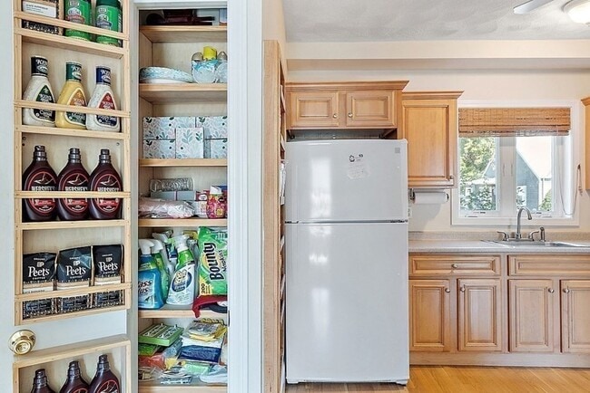 Building Photo - Unique, Renovated 2-Bed Apartment in Quiet...