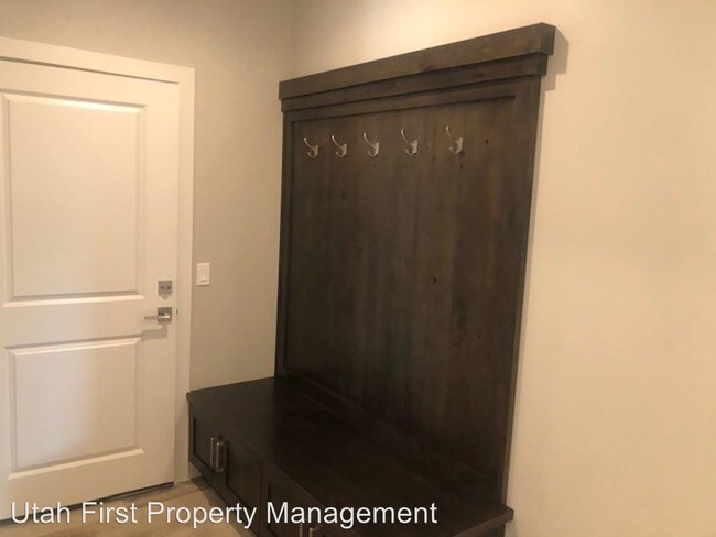 Building Photo - 4 br, 3 bath House - 358 S Buckthorn Lane