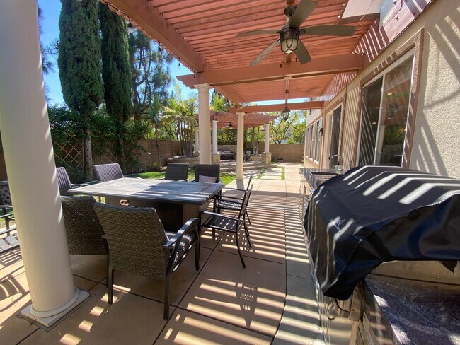 Building Photo - Luxurious 4 Bedroom Fullerton House For Re...