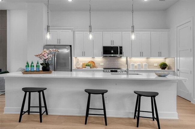 Building Photo - 13351 Goodland St