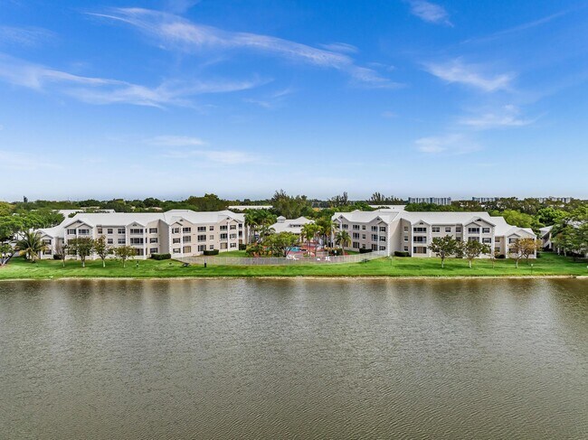 Building Photo - 2890 N Oakland Forest Dr