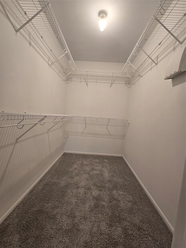 Building Photo - 16022 Old River Rd