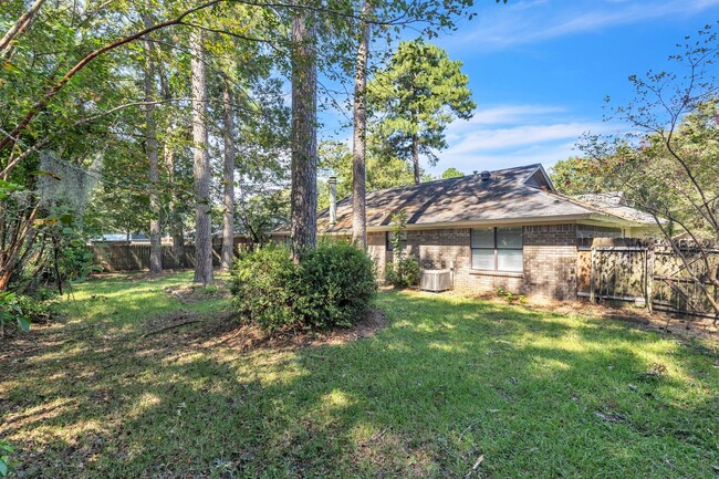 Building Photo - 3 bed 2 bath fenced yard