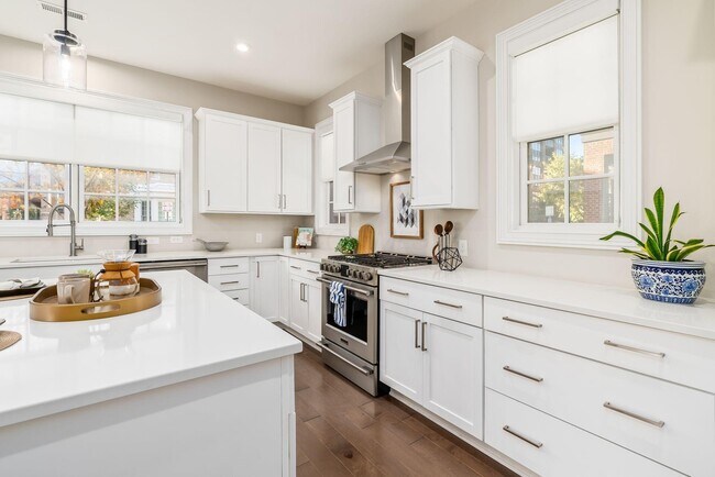 Building Photo - 100 Normandy Ave