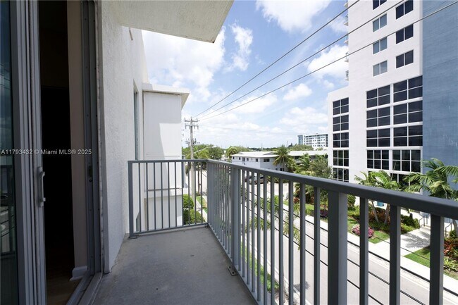 Building Photo - 2150 Van Buren St