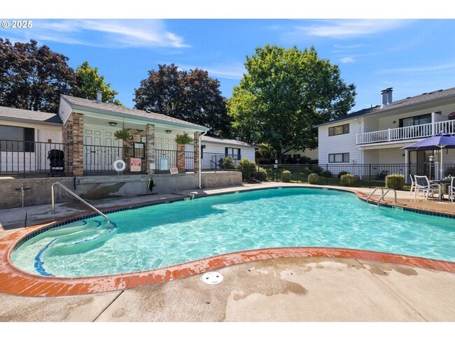 Building Photo - Bright and Open 1,638 SqFt Home Featuring Fireplace, Updated Kitchen & Scenic Outdoor Views ***Wa...