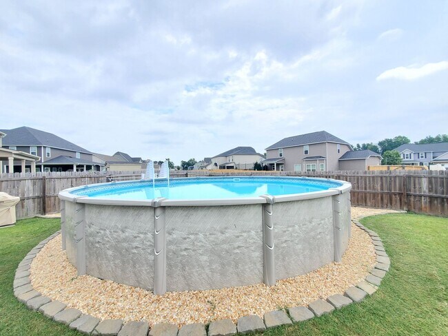 Building Photo - Gorgeous Home In Turnberry Subdivision