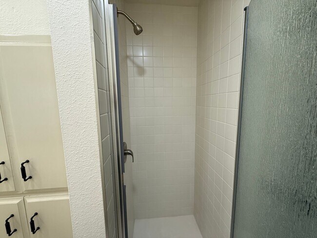 Building Photo - Newly remodeled country home!