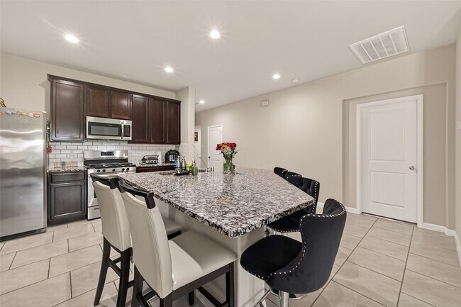 Building Photo - 18306 Pelham Holw Trl