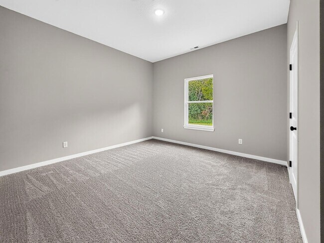 Building Photo - 585 Bailiwick Dr