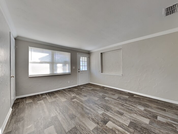 Building Photo - 5916 Ensenada Rd