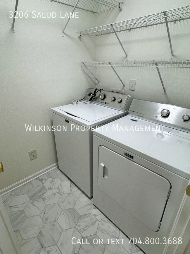 Building Photo - 3206 Salud Ln