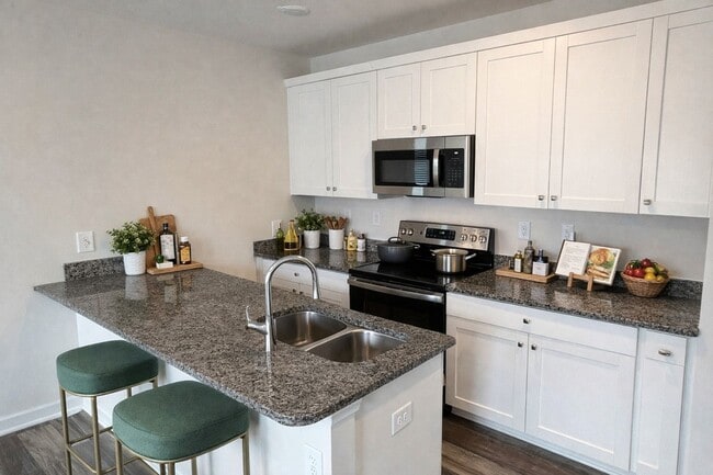 Building Photo - FIRST MONTH FREE - Bright 3BR 2.5BA Home w/ Full Appliance Kitchen • Garage Parking in Mooresville