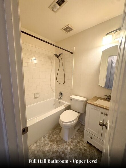 Building Photo - 2030 Mayflower Dr