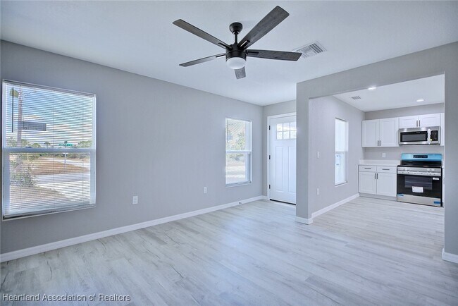 Building Photo - 293 Lincoln Rd NE