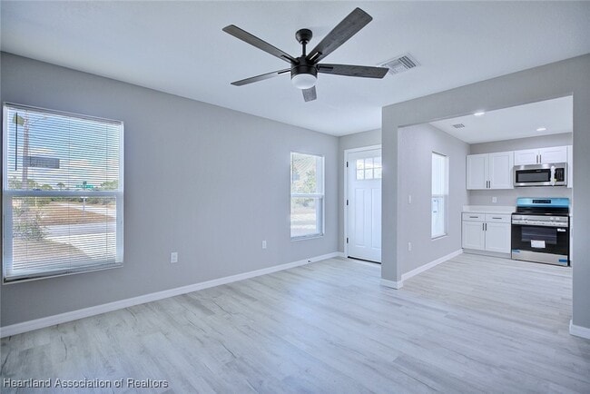 Building Photo - 295 Lincoln Rd NE