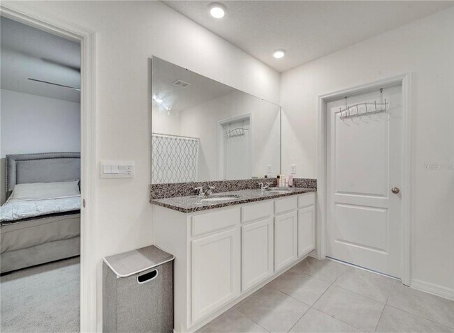 Building Photo - 417 Noble Ave