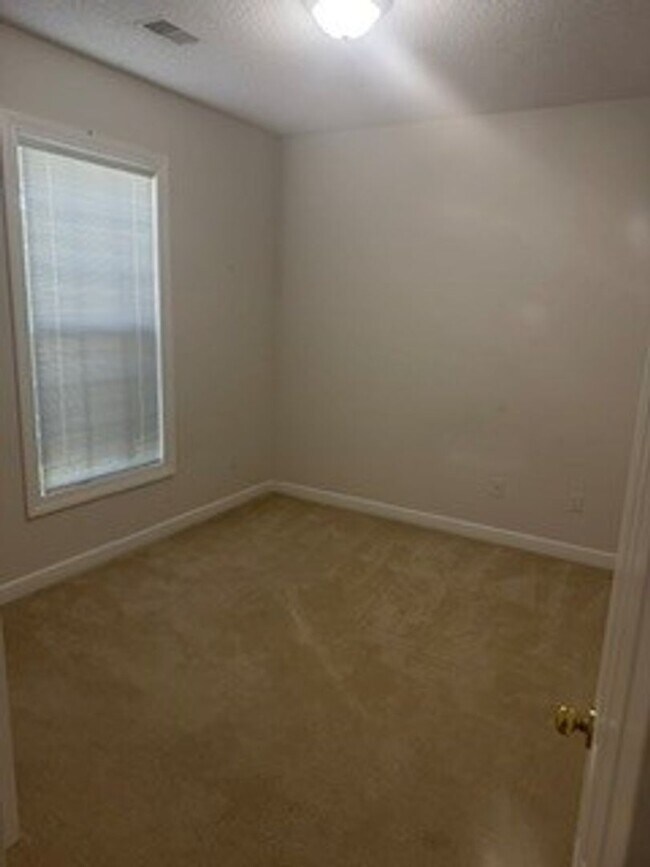 Building Photo - 120 Muirfield Dr