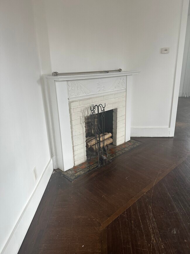 Building Photo - 14 Fairview Pl