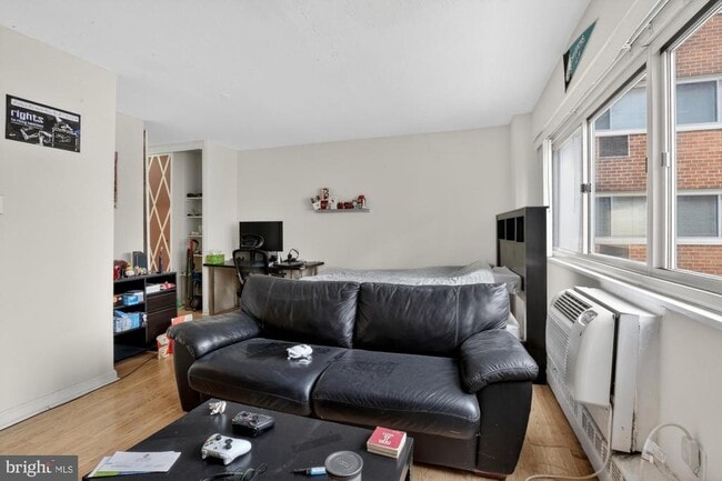 Building Photo - 2101 Chestnut St