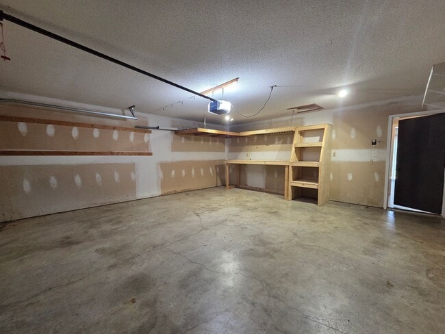 Building Photo - Gorgeous Corner lot Home for Rent!