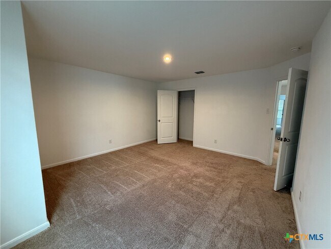 Building Photo - 761 Greenway Trl