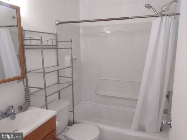 Building Photo - 131 N Main St