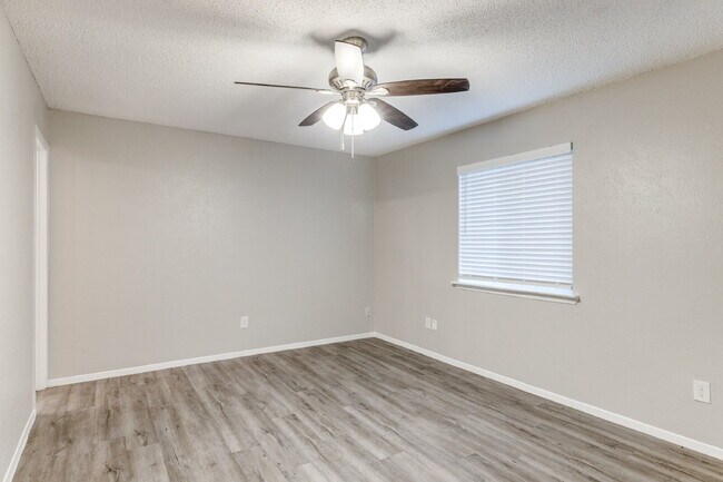 Building Photo - Comfortable & Stylish 3-Bedroom Home in Grand Prairie