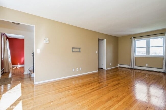 Building Photo - 126 Linden Ln