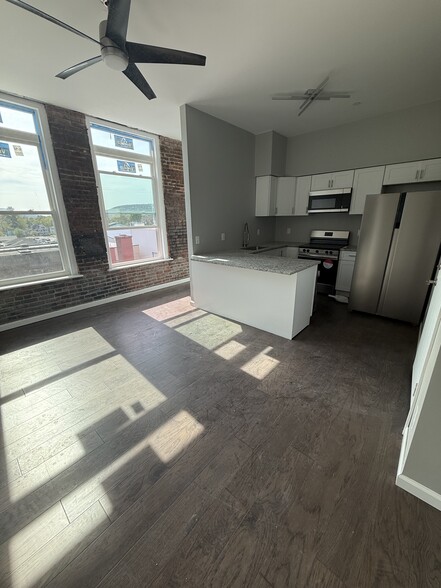 Kitchen/living - 111 N Main St