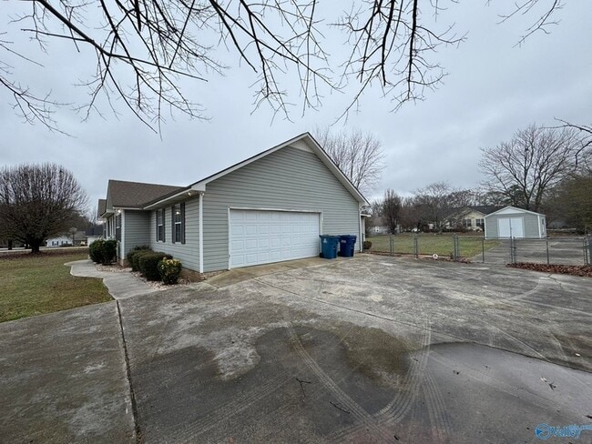 Building Photo - 104 Cypress Cir