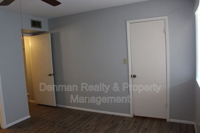 Building Photo - 602 W Kilarea Ave