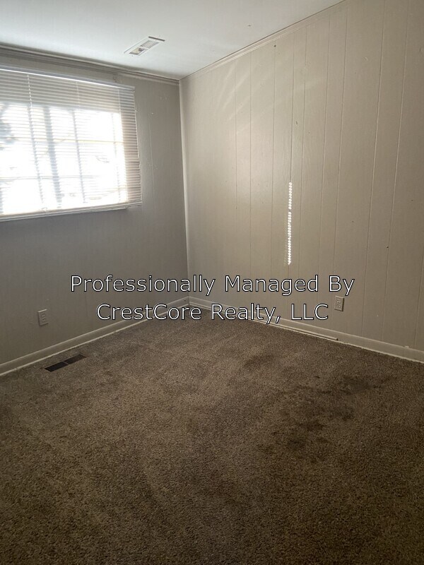 Building Photo - 105 W College St