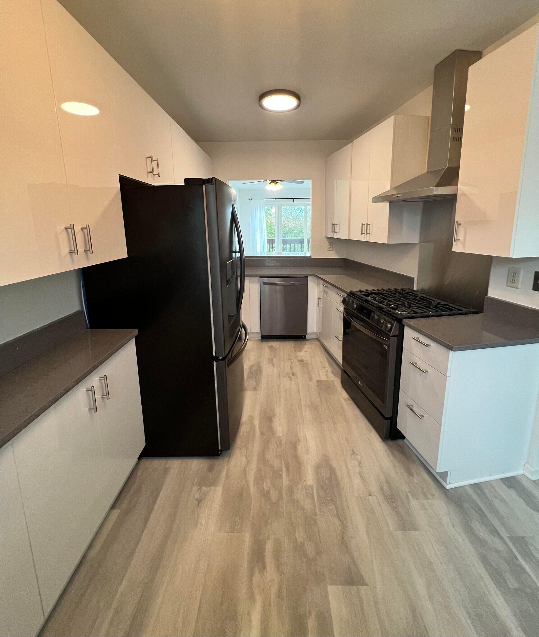 Brand new kitchen cabinets - 95 Timothy Cir
