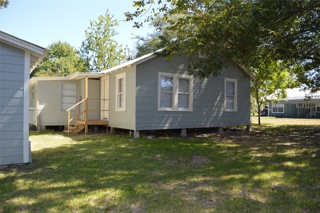 Building Photo - 110 Cedar St